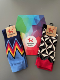 Ballonet cadeauset - 2 paar sokken met cadeau verpakking -  mt 41 - 46 grijs,zwart, offwhite en rood