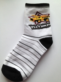 7010 sokken 7-9 jaar Wit met zwart en zwart grijze streepjes en gele afbeelding.