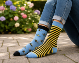 Mismatched sokken met bijen – Bug 80% katoen