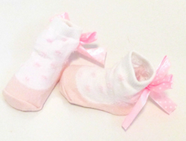 Baby sokje in ballet schoentjes model  zalm/wit/strik in cadeau zakje