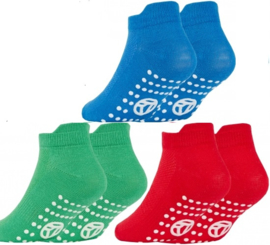 Anti slip sport sokken - maat 23/26 - boy - set van 3 paar rood/groen/blauw