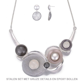 Set van choker ketting met oorbel stekers in zilverkleurig messing en grijze epoxy inleg