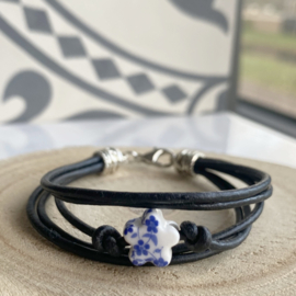 Zwarte Leren Dames armband Keramiek bloem wit blauw