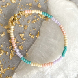 Pastel Kinder armbandje geel lila zalmroze rocailles