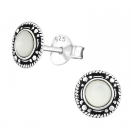 Zilveren Boho Ronde Oorbellen White Shell knopjes