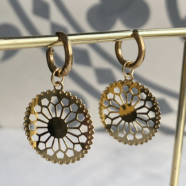 Oorringen Stainless Steel goud met ronde filigraan hangers