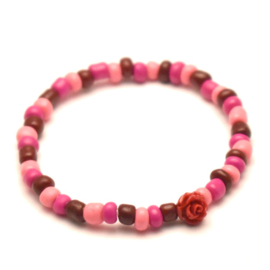 Meisjes armbandje roze met rood roosje - 15 cm