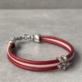 Leren meisjes armband roze rood met bloemetje - 15 cm