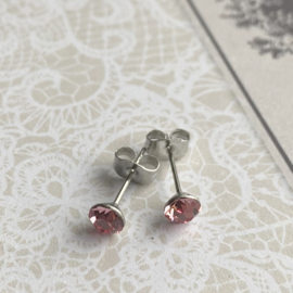 Rvs Oorknopjes zilver met roze kristallen