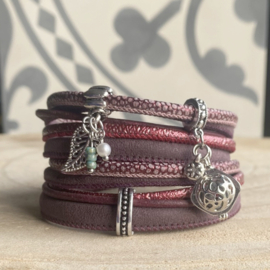 Bordeaux rode wikkelarmband dames met bedels