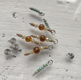 Oorringen Staal bedels Zilver bruine en turquoise kralen hangers