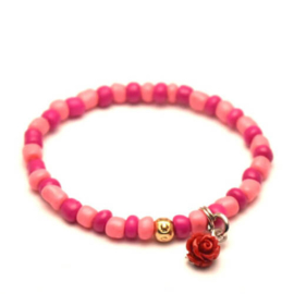 Roze kralen armbandje met roosje - 14 cm