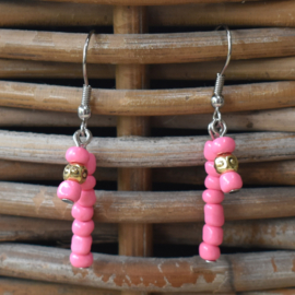 Roze stalen oorbellen met kraaltjes