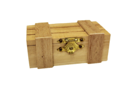 Wooden slats box with metal lock - OVV02