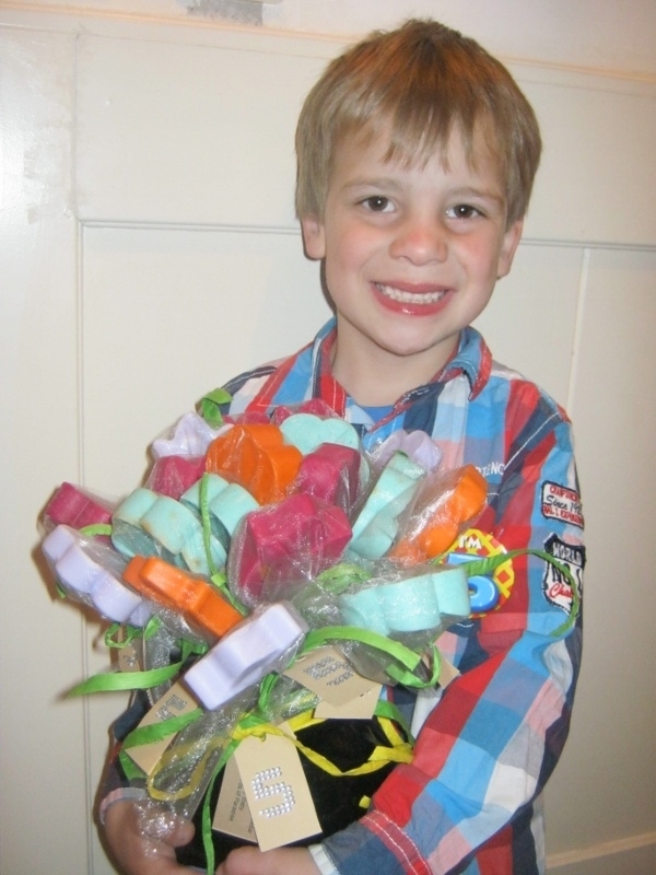 - WINNAAR Jury - Prijs: Koopdoos zeep + badkaviaar voor 4 kinderen - 036. Colin uit Nijkerk - P3861