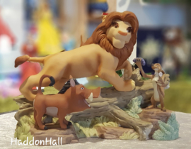 Lion King "Friendshio Means No Worries" H15cm B20cm Disney Showcase 141705 retired