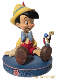 Pinochio & Jiminy - Pinokkio & Japie H14,5cm + Jim Shore  Base gekleurd Ø13cm