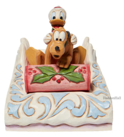 Donald & Pluto Sledding H11,5cm - Jim Shore 6008973 retired, laatste exemplaren *