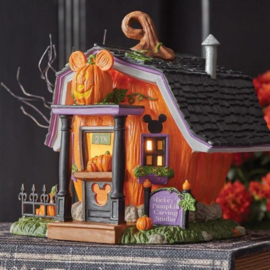 Pumpkintown Carving Studio H15cm Disney Village by D56 6012310 retired , aanbieding