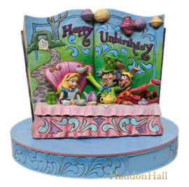 ALICE  Happy Unbirthday  Storybook  H16cm + Base gekleurd Ø22cm  retired *