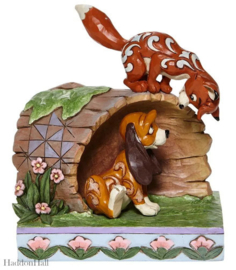 Fox and Hound on Log H14cm Jim Shore  6008077 retired * beperkte voorraad