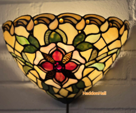 8841* Wandlamp Tiffany  B30cm schelpmodel   Santana