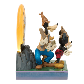 Mickey, Goofy & Donald LED  Diorama "Look Out Ghosts" H21,5 cm Jim Shore 6017941 PREORDER