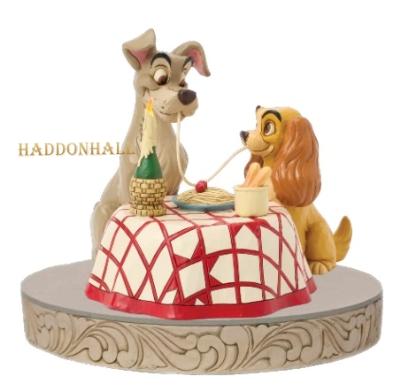 Lady & The Tramp SET "Dinner for Two" H15cm + BASE WHITE Ø22cm Jim Shore 6016899 - Lady en de Vagabond