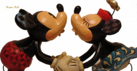 MICKEY & MINNIE  Smooch for my sweetie  H14cm Jim Shore  4013989 retired, laatste exemplaren *