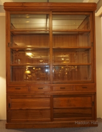 Kast -Boekenkast - Vitrinekast H 270 cm  B 200 cm Massief Teakhout Winkelkast