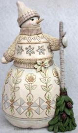 "Woodland Snowman Holding Broom" H 22 cm Jim Shore 6001408 Sneeuwpop Sneeuwman uit 2018