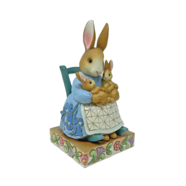 Mrs Rabbit in Rocking Chair with Bunnies H13,5cm Jim Shore 6012488 Schommelstoel Peter Rabbit