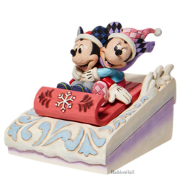 Mickey & Minnie Sledding H11,5cm Jim Shore 6008972 retired, laatste exemplaren *