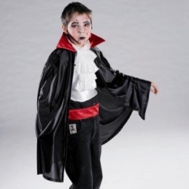 Dracula cape met rode kraag