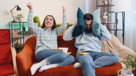 Hoe behang kan bijdragen aan geluidsisolatie in huis