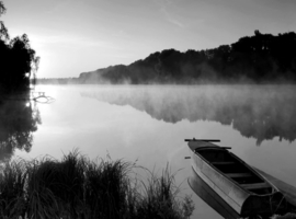 Papermoon Fotobehang Boot In Het Meer Zwart-Wit