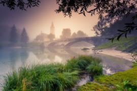 Papermoon Fotobehang Oude Brug Naar Kerk