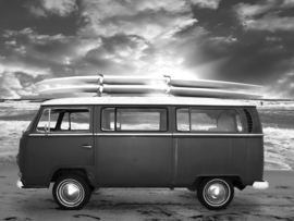 Papermoon Fotobehang Auto Aan Het Strand Zwart-Wit
