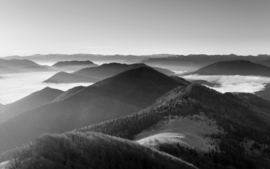 Papermoon Fotobehang Bergen Boven De Wolken Zwart-Wit