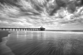 Papermoon Fotobehang Strand Pier Zwart-Wit