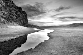 Papermoon Fotobehang Landschap Beekje Zwart-Wit