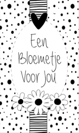 Klein bedank kaartje met tekst ''Een bloemetje voor jou'' 5 bij 8.5 cm.