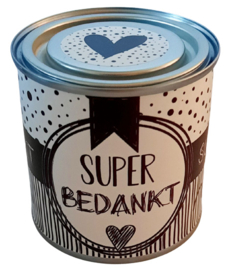 Blikje met tekst ''Super bedankt'' op de zijkant Super bedankt topper 7,3 bij 7,7 cm met hartjes.