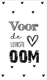 Kaartje met tekst ''Voor de leukste oom'' 5 bij 8.5 cm.