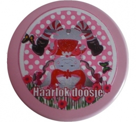 Haarlokdoosje popje op zijn kop roze.