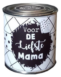 Blikje met tekst ''Voor de liefste mama'' 7,3 bij 7,7 cm met snoepjes.