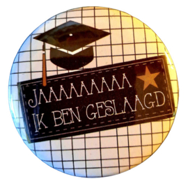 Button met tekst ''Jaaaaaaa ik ben geslaagd'' 56 mm.