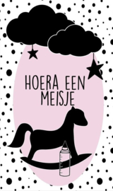 Klein bedank kaartje met tekst ''Hoera een meisje'' 5 bij 8.5 cm.