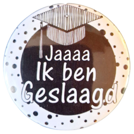 Button met tekst ''Jaaaaaaa ik ben geslaagd'' 56 mm.