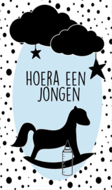 Klein bedank kaartje met tekst ''Hoera een hongen'' 5 bij 8.5 cm.